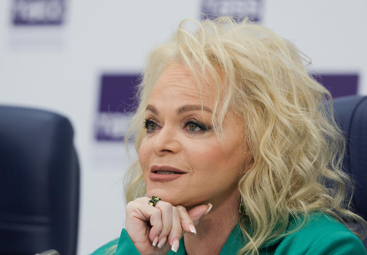 Лариса Долина