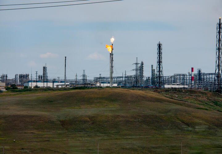 На Кубани после налёта БПЛА загорелся резервуар с нефтепродуктами