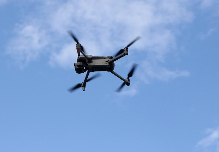 Дрон в небе