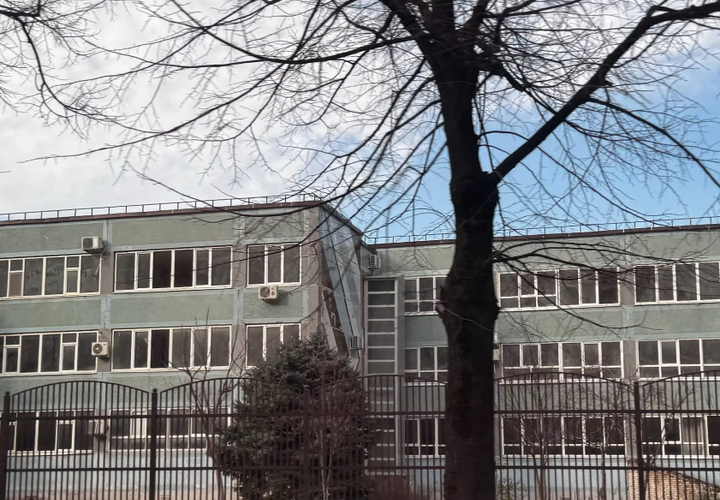 «Оказался недобросовестным»: мэр Краснодара Наумов сообщил, что из-за отказа подрядчика делать ремонт в школе принято непростое решение