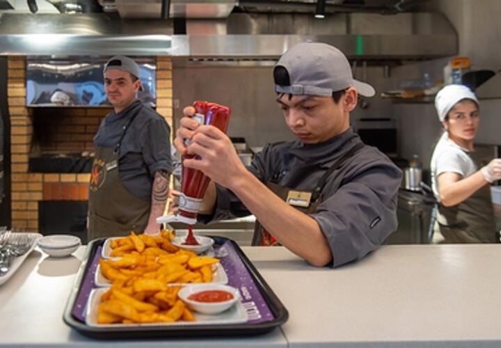 Скандал вокруг общепита: на фудкорте в городе на юге России произошло массовое отравление