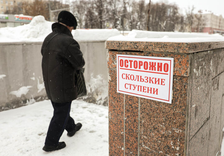 Водителям советуют избегать поездок на летней резине