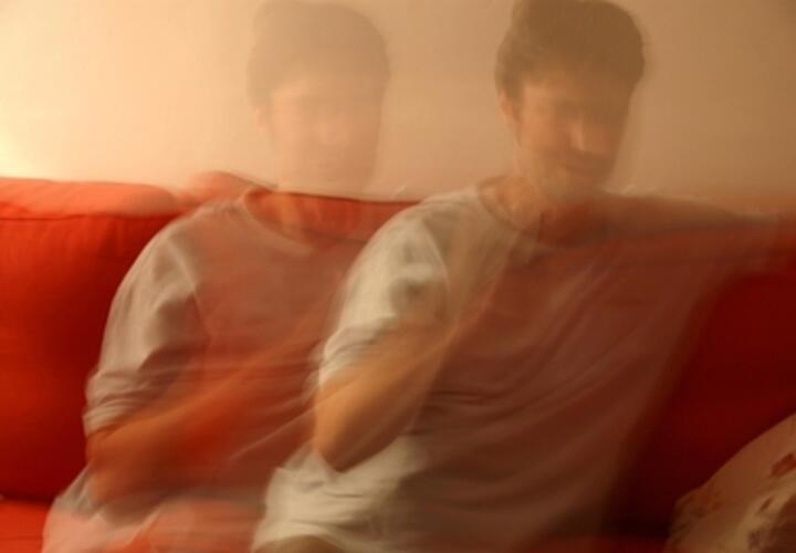 «Стыдно его показывать»: жительница Кубани рассказала, как жила с дядей-шизофреником. Больной родственник изводил всю семью