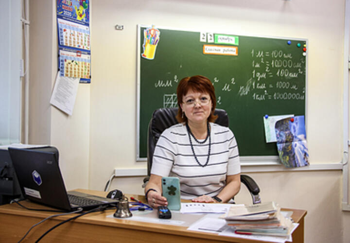 Учителям хотят добавить работы: обяжут контролировать соцсети школьников