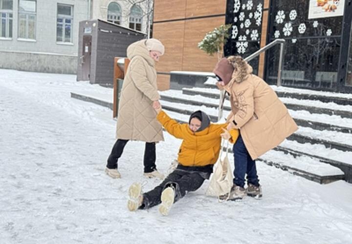 Ушла за покупками – вернулась в гипсе: жительница Кубани отсудила у магазина, на пороге которого поскользнулась, внушительную сумму