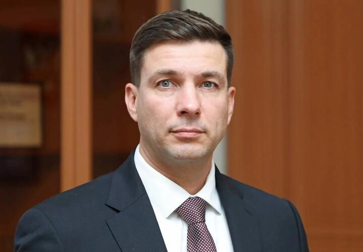 В администрации края он отвечал за социальный блок