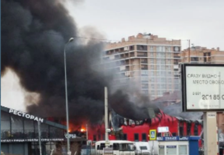 Черный дым поднялся над Краснодаром этим утром и напугал горожан