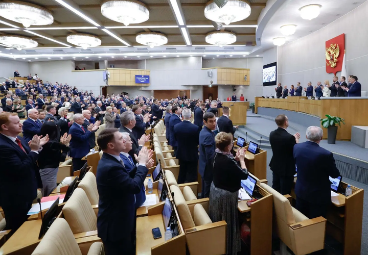 «Если привозит в Россию семью – должен подтвердить свою способность её содержать»: в Госдуме обсуждают новые требования к мигрантам