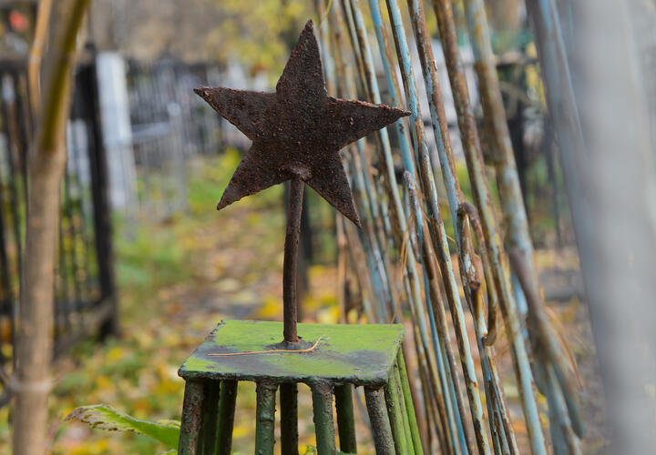 Грязь и щебень: что ждёт жителей Новороссийска на кладбищах к Радонице