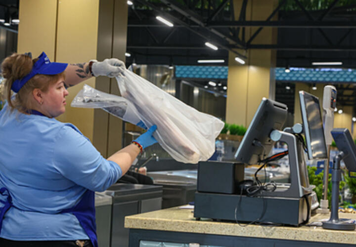 На Кубани ищут продавцов‑кассиров: опыт не нужен