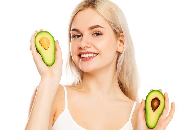 Девушка с авокадо