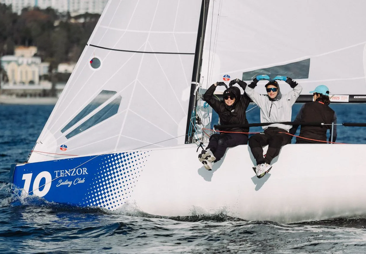 Неожиданные повороты и внезапный триумф: в Сочи прошёл четвёртый этап парусной серии Кубка ЮФО