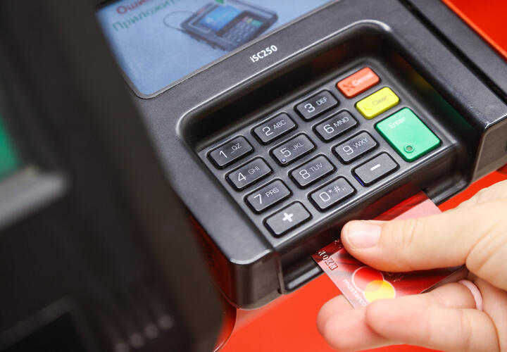 Новороссиец решил «пошопиться» на чужую банковскую карту, но его ждал сюрприз