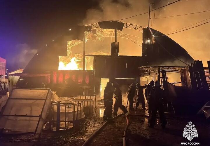 Огонь охватил хутор под Краснодаром