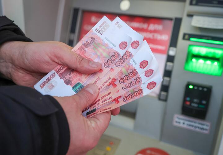 Средняя зарплата в России за месяц выросла больше чем на 40 000