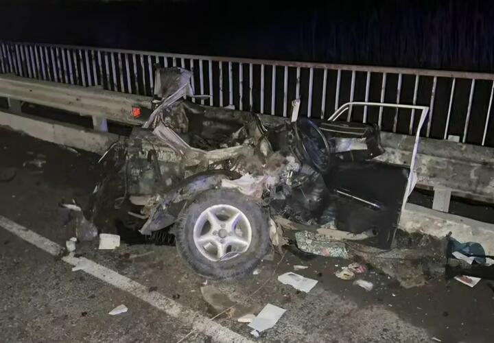 Страшное ДТП с большегрузом произошло в Ленинградском районе Кубани, есть пострадавшие и погибший