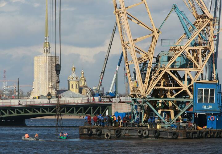 В Чёрном море затонул плавучий кран, теперь в акватории сильно превышен уровень опасных веществ