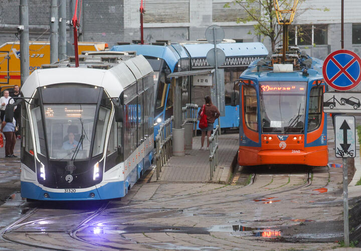 Дополнительный транспорт запустят к городским кладбищам 