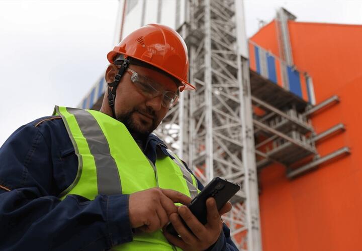 Работник с мобильником