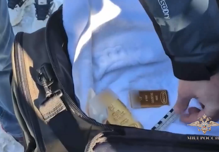 В Сириусе бдительный сосед сорвал изощрённую аферу: женщина уже готовилась передать 1,5 кг золота мошенникам