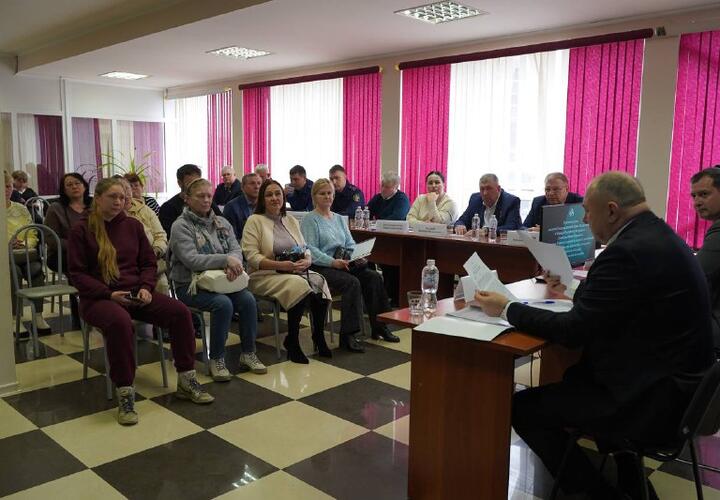 Депутат Госдумы Иван Демченко организовал встречу, чтобы ответить на все вопросы