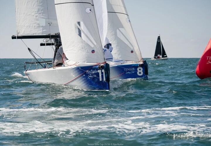 Парусная яхта