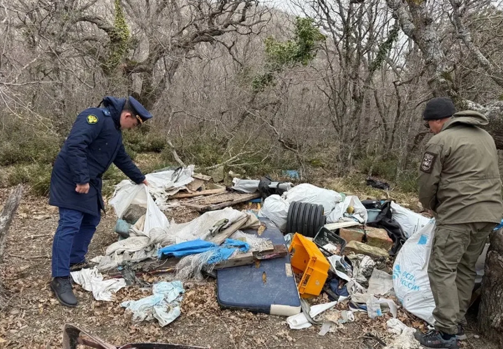 Заповедник «Утриш» под Анапой завалили мусором и соорудили незаконные постройки 