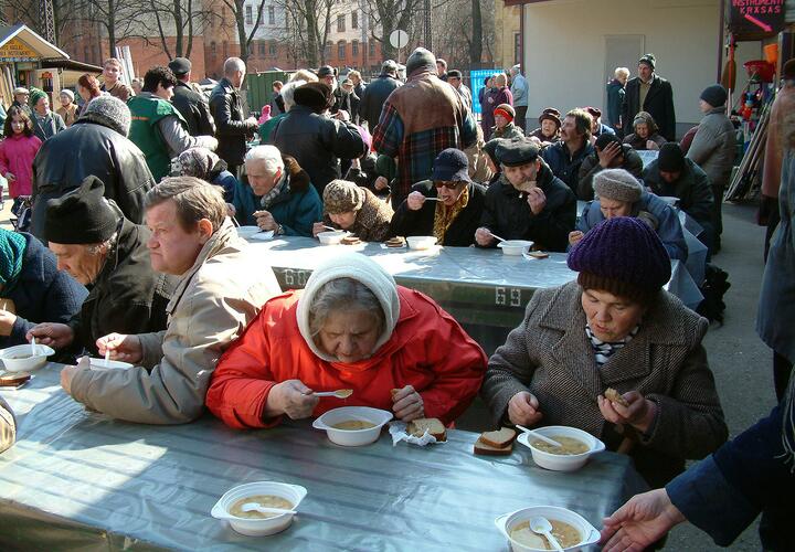Чем опасен рацион без горячих блюд, рассказывает биолог