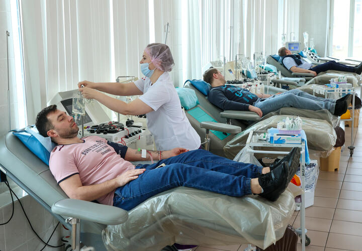Даже разовая сдача крови даёт право на два выходных и питание от медучреждения