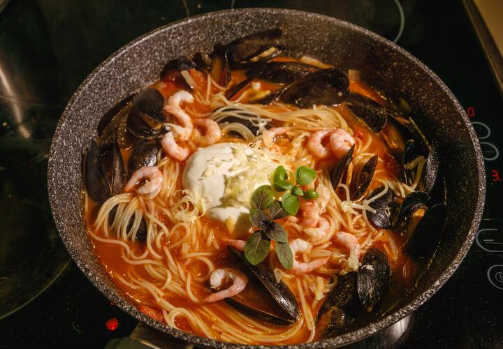 Объясняем, как время ужина связано с риском развития болезни Альцгеймера