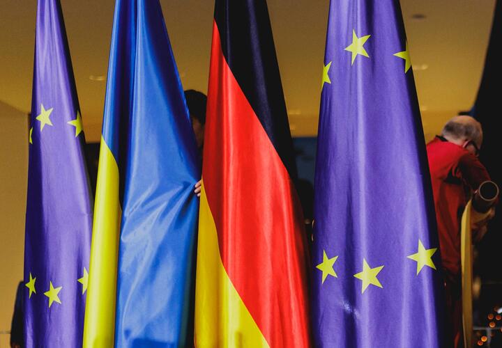 Флаги ЕС и Украины