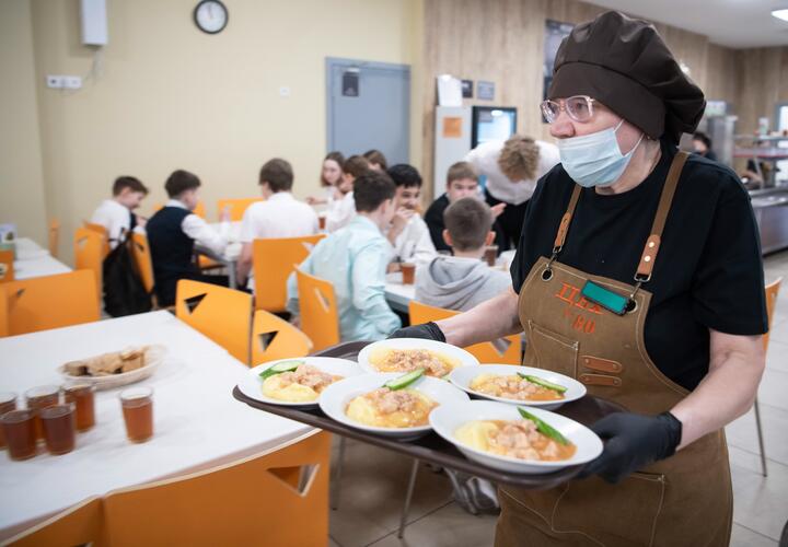 Школьная столовая