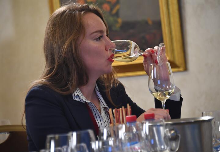 Характерный нос и подбородок: учёные доказали, что будущая мать может изменить внешность своего ребёнка, выпив алкоголь 