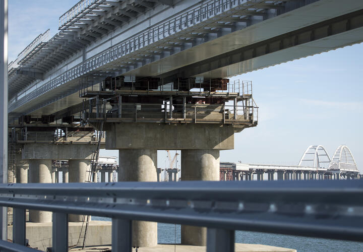 Крымский мост закрыт более 5 часов