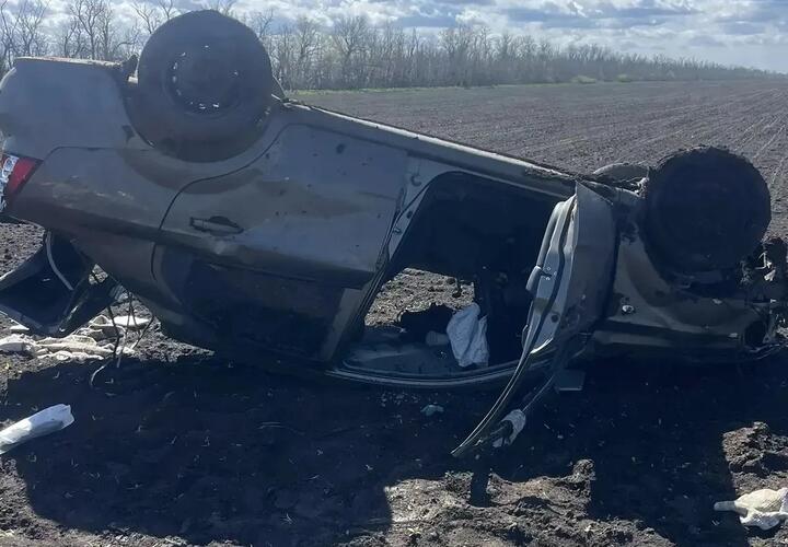 На Кубани два человека погибли в перевернутой машине