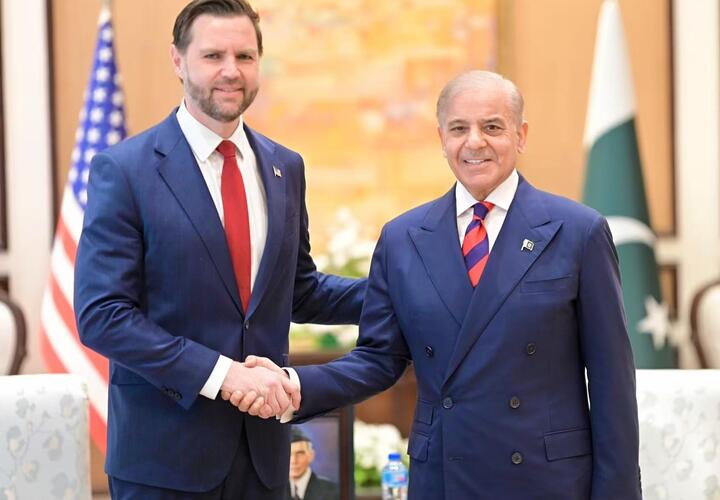 Джей Ди Вэнс и Шехбаз Шариф