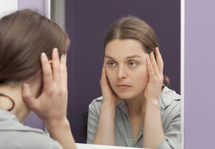 Расскажем, почему одна сторона лица может выглядеть старше другой