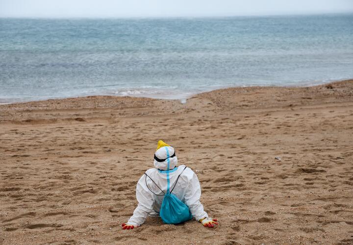 Волонтер на пляже