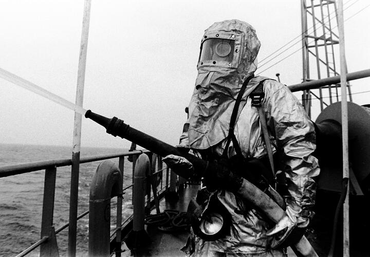 Пожар на море