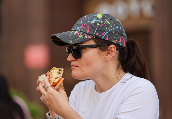 Почему появляется ложный голод, рассказала нутрициолог