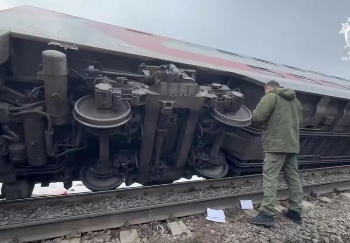 Поезд сошел с рельсов