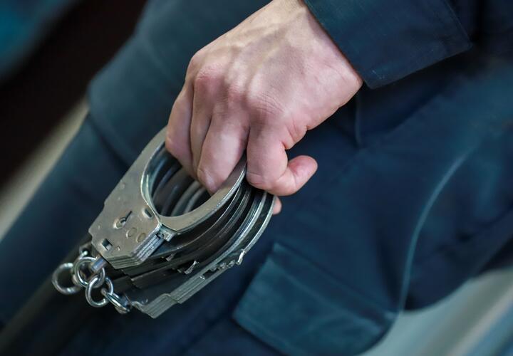 Пьяная женщина напала на полицейского, 50-летнюю жительницу Адыгеи будут судить