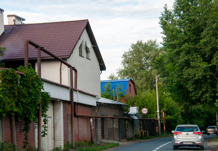 Россиянам запрещено мыть машины на дачах. Что за это грозит?