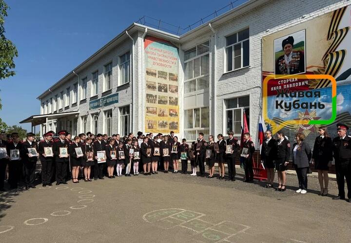 Школа в станице Октябрьской