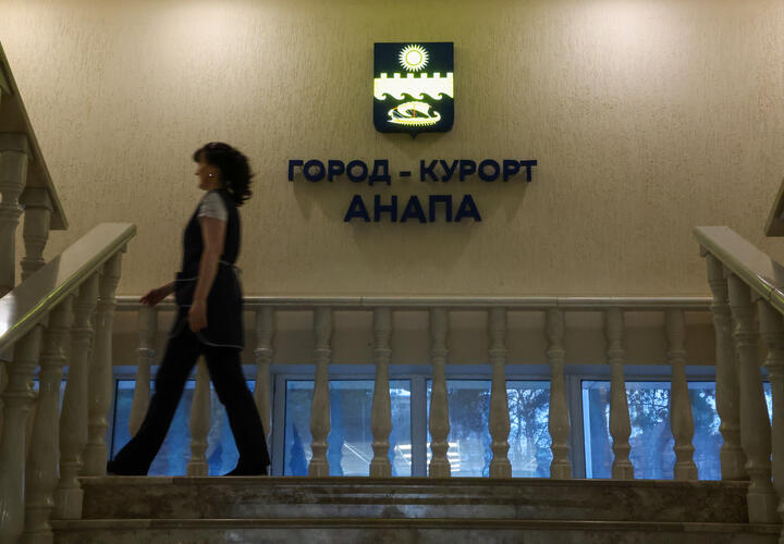 Собрались вместе казаки и школьники: в Анапе торжественно открыли бронзовый памятник князю Владимиру