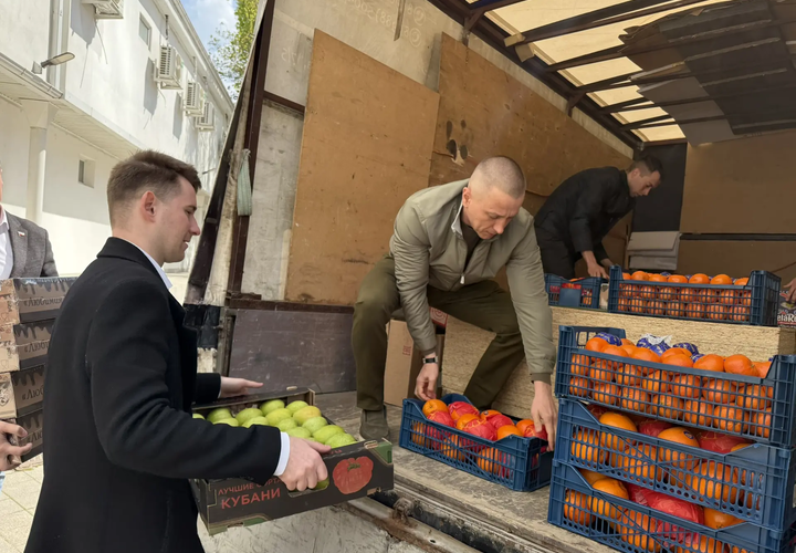 Груз с инструментами, стройматериалами и сладостями отправился к бойцам в Луганскую республику 