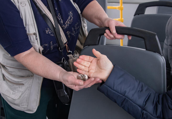 Видео с места происшествия быстро распространилось в соцсетях, вызвав волну возмущения среди жителей