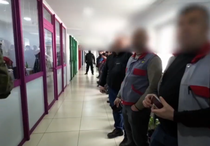 В Крымске нелегалы работали на заводе