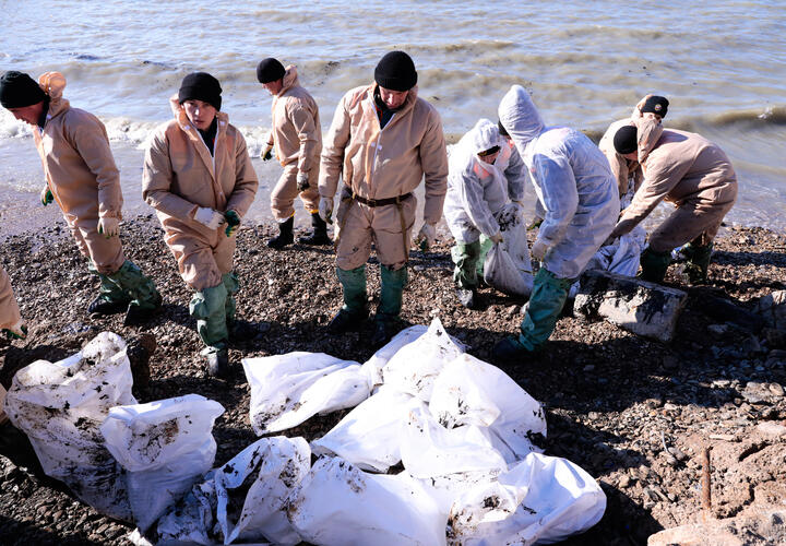 Спасатели заняты на реке и у НПЗ, волонтёры нужны в городе