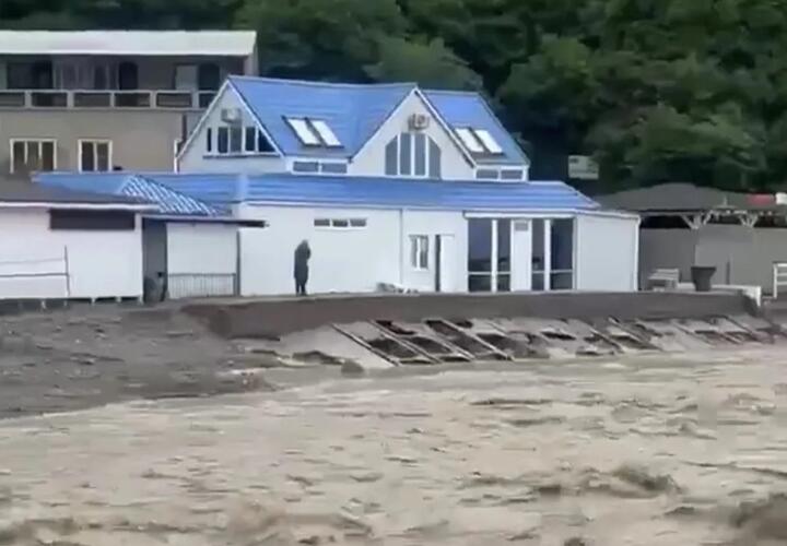 В курортном селе под Геленджиком произошел потоп